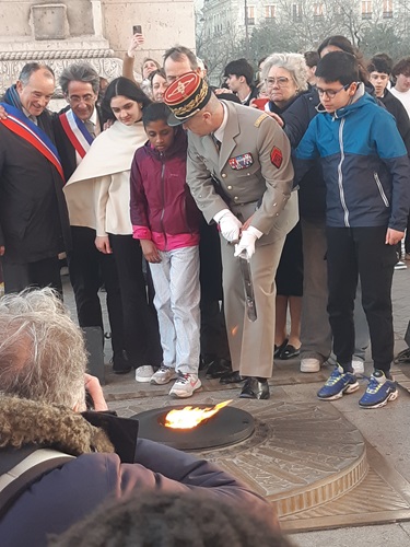 Arc de triomphe 18 mars.3