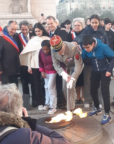 Arc de triomphe 18 mars.4