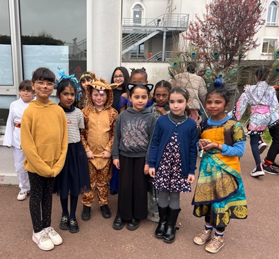 carnaval 2025 CE2 cour